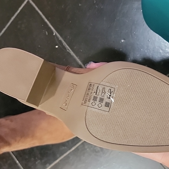 Qupid Tan faux suede Booties - Picture 4 of 4